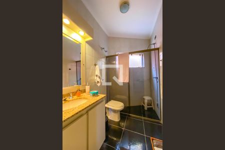 Casa à venda com 240m², 4 quartos e 2 vagasBanheiro da Suíte 2