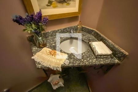 Casa à venda com 240m², 4 quartos e 2 vagasLavabo