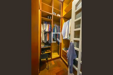 Casa à venda com 240m², 4 quartos e 2 vagasCloset da Suíte 1
