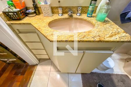 Casa à venda com 240m², 4 quartos e 2 vagasBanheiro da Suíte 1