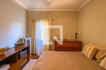 Casa à venda com 240m², 4 quartos e 2 vagasSuíte 2