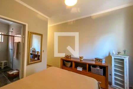 Casa à venda com 240m², 4 quartos e 2 vagasSuíte 2