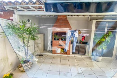 Casa à venda com 240m², 4 quartos e 2 vagasVista da Área de Serviço