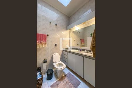 Casa à venda com 240m², 4 quartos e 2 vagasBanheiro Social