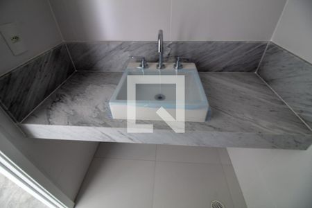 Apartamento à venda com 227m², 4 quartos e 4 vagasBanheiro da Suíte 2