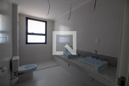 Apartamento à venda com 227m², 4 quartos e 4 vagasBanheiro da Suíte 4