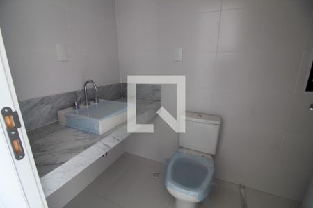 Apartamento à venda com 227m², 4 quartos e 4 vagasBanheiro da Suíte 2