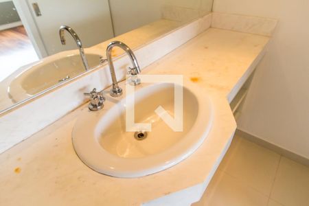 Apartamento à venda com 62m², 1 quarto e 1 vaga Apartamento à venda com 62m², 1 quarto e 1 vagaDetalhe do Banheiro da Suite