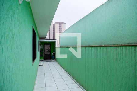 Casa para alugar com 199m², 4 quartos e 2 vagas Casa para alugar com 199m², 4 quartos e 2 vagasCorredor externo