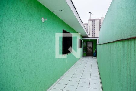 Casa para alugar com 199m², 4 quartos e 2 vagas Casa para alugar com 199m², 4 quartos e 2 vagasCorredor externo