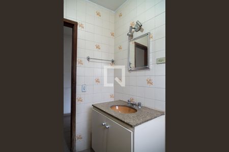 Casa para alugar com 199m², 4 quartos e 2 vagas Casa para alugar com 199m², 4 quartos e 2 vagasBanheiro da Edícula