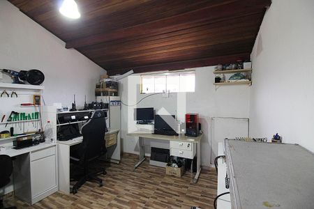 Casa à venda com 215m², 3 quartos e 2 vagasEscritório