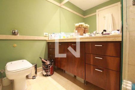 Apartamento à venda com 235m², 4 quartos e 1 vagaBanheiro da Suíte 1