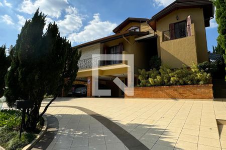 Casa de condomínio à venda com 600m², 5 quartos e 7 vagasFachada
