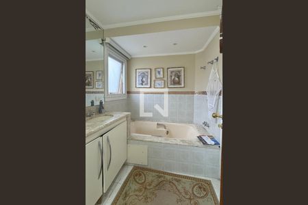 Casa de condomínio à venda com 600m², 5 quartos e 7 vagasBanheiro da Suíte 4