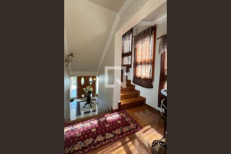 Casa de condomínio à venda com 600m², 5 quartos e 7 vagasEscada