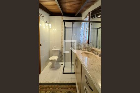 Casa de condomínio à venda com 600m², 5 quartos e 7 vagasBanheiro da Suíte 5