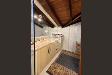 Casa de condomínio à venda com 600m², 5 quartos e 7 vagasBanheiro da Suíte 5