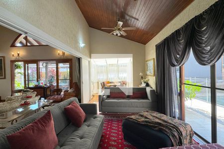 Casa de condomínio à venda com 600m², 5 quartos e 7 vagasSala