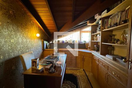 Casa de condomínio à venda com 600m², 5 quartos e 7 vagasEscritório