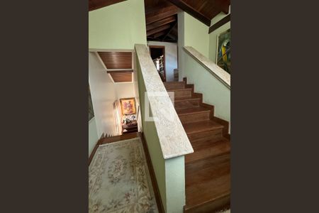 Casa de condomínio à venda com 600m², 5 quartos e 7 vagasEscada