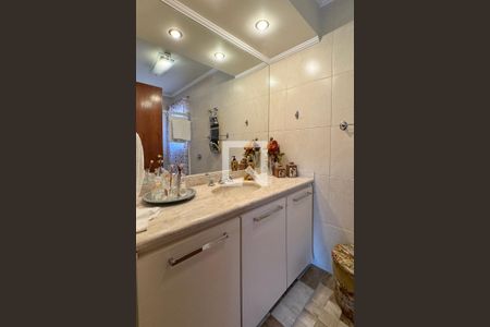 Casa de condomínio à venda com 600m², 5 quartos e 7 vagasBanheiro da Suíte 1