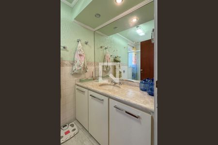 Casa de condomínio à venda com 600m², 5 quartos e 7 vagasBanheiro Corredor