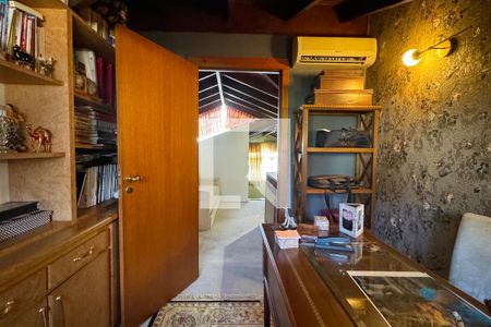 Casa de condomínio à venda com 600m², 5 quartos e 7 vagasEscritório