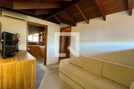 Casa de condomínio à venda com 600m², 5 quartos e 7 vagasSala de TV