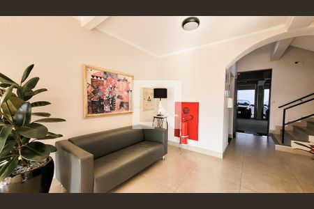 Apartamento à venda com 120m², 2 quartos e 1 vaga Apartamento à venda com 120m², 2 quartos e 1 vagaHall social