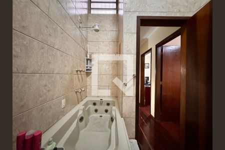 Casa à venda com 150m², 3 quartos e 2 vagas Casa à venda com 150m², 3 quartos e 2 vagasBanheiro