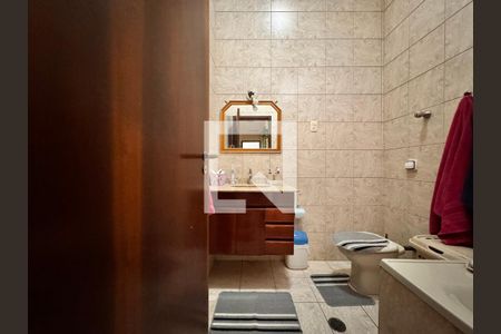 Casa à venda com 150m², 3 quartos e 2 vagas Casa à venda com 150m², 3 quartos e 2 vagasBanheiro