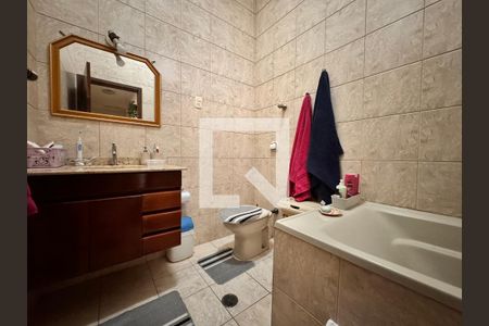 Casa à venda com 150m², 3 quartos e 2 vagas Casa à venda com 150m², 3 quartos e 2 vagasBanheiro