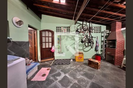 Casa à venda com 150m², 3 quartos e 2 vagas Casa à venda com 150m², 3 quartos e 2 vagasLavanderia