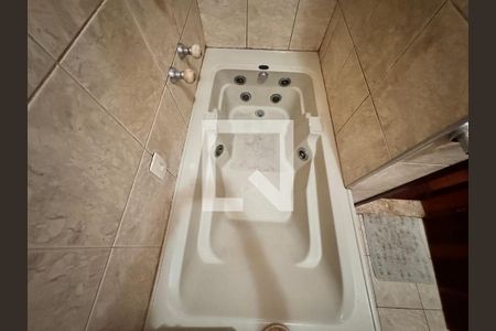 Casa à venda com 150m², 3 quartos e 2 vagas Casa à venda com 150m², 3 quartos e 2 vagasBanheiro