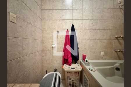 Casa à venda com 150m², 3 quartos e 2 vagas Casa à venda com 150m², 3 quartos e 2 vagasBanheiro