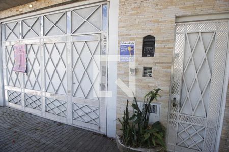 Casa à venda com 160m², 3 quartos e 2 vagas Casa à venda com 160m², 3 quartos e 2 vagasFachada