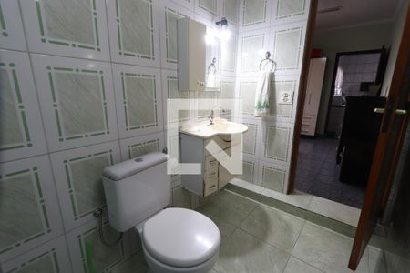 Casa à venda com 427m², 5 quartos e 4 vagasBanheiro da Suíte 2 Casa 2