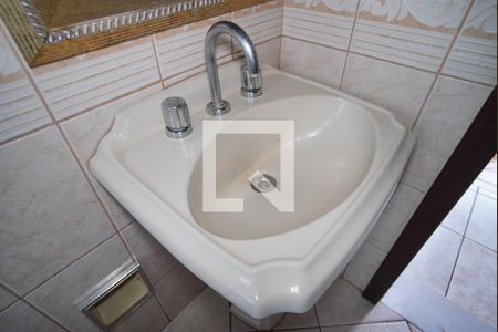 Casa para alugar com 267m², 5 quartos e 6 vagasBanheiro Corredor - Segundo andar