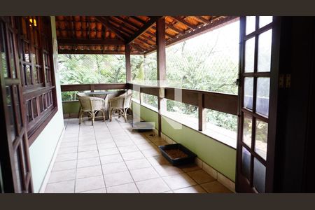 Casa de condomínio para alugar com 460m², 4 quartos e 2 vagasVaranda - Sala