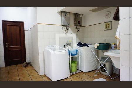 Casa de condomínio para alugar com 460m², 4 quartos e 2 vagasArea de Serviço