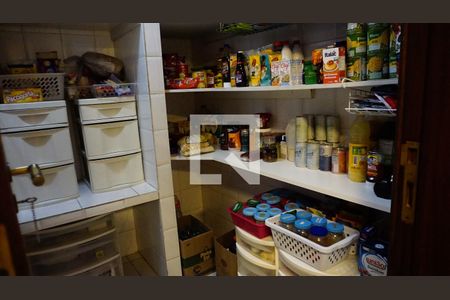 Casa de condomínio para alugar com 460m², 4 quartos e 2 vagasDispensa - Cozinha