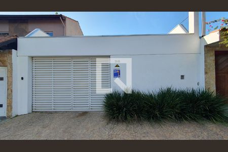 Casa à venda com 228m², 4 quartos e 2 vagas Casa à venda com 228m², 4 quartos e 2 vagasFachada da casa