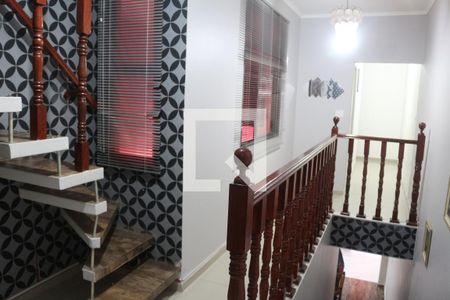 Casa à venda com 270m², 4 quartos e 3 vagasEscada