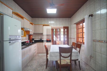 Casa à venda com 630m², 3 quartos e 2 vagas Casa à venda com 630m², 3 quartos e 2 vagasCozinha