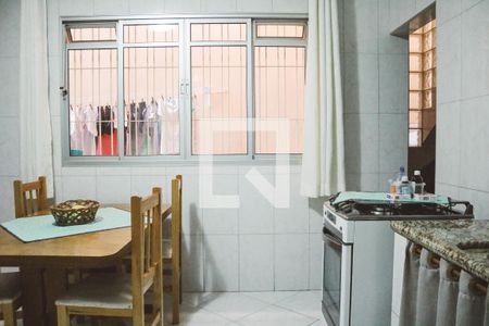 Casa à venda com 300m², 4 quartos e 3 vagas Casa à venda com 300m², 4 quartos e 3 vagasCozinha