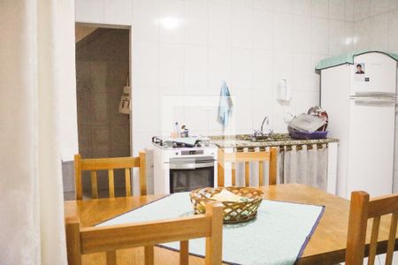 Casa à venda com 300m², 4 quartos e 3 vagas Casa à venda com 300m², 4 quartos e 3 vagasCozinha