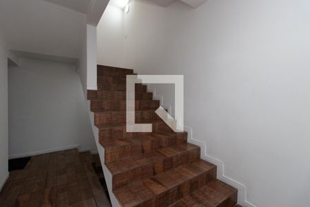 Casa à venda com 200m², 4 quartos e 2 vagasEscada