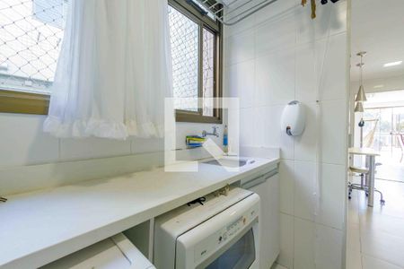 Apartamento à venda com 228m², 4 quartos e 3 vagas Apartamento à venda com 228m², 4 quartos e 3 vagasÁrea de Serviço