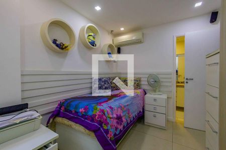 Apartamento à venda com 228m², 4 quartos e 3 vagas Apartamento à venda com 228m², 4 quartos e 3 vagasSuíte 3